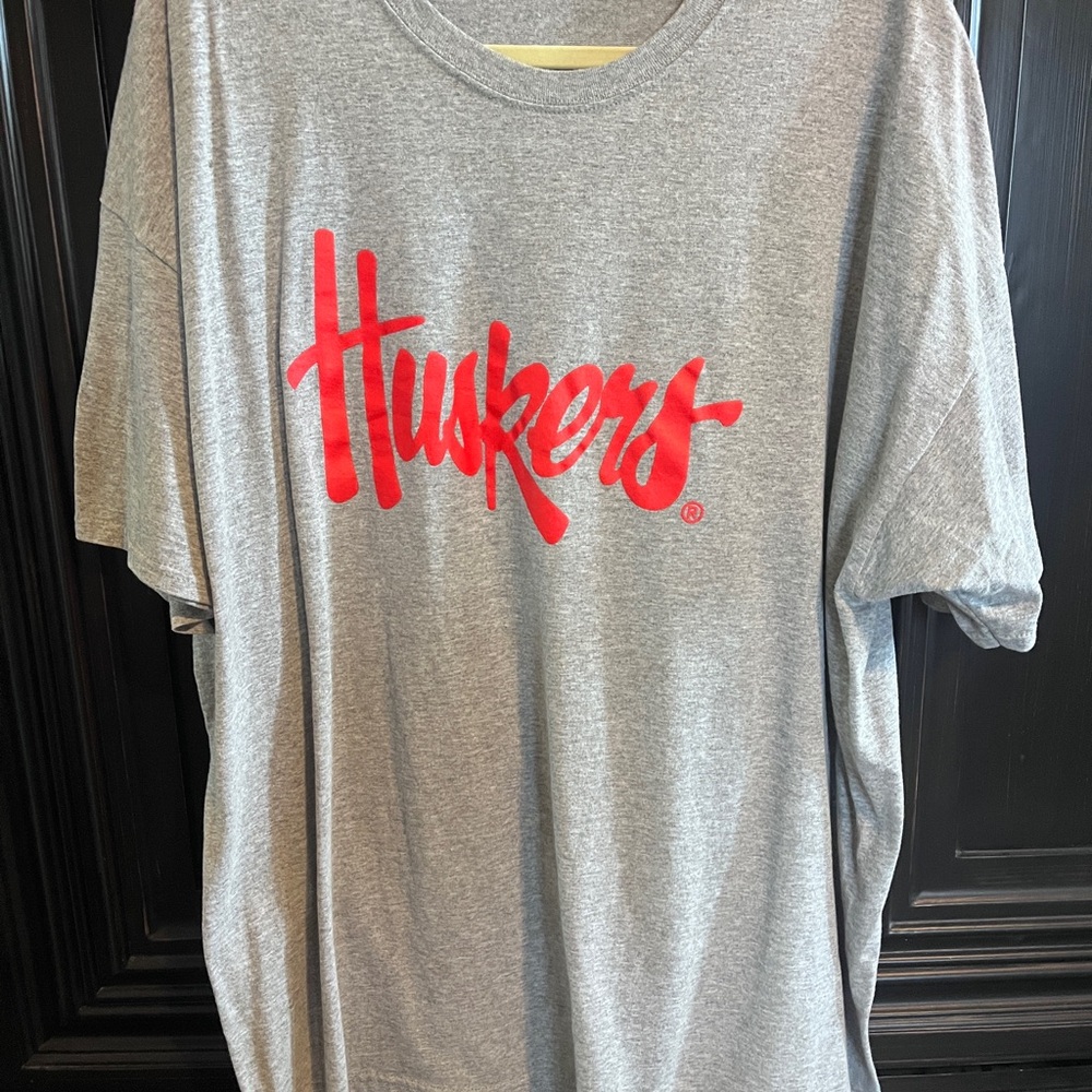 Men’s Huskers Gray T-Shirt